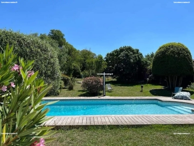 Maison calme avec piscine chauffée et grand jardin