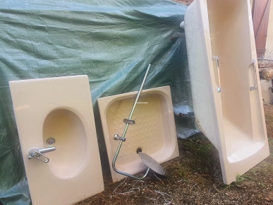 Suite travaux de rénovation salle de bain, vend équipement sanita