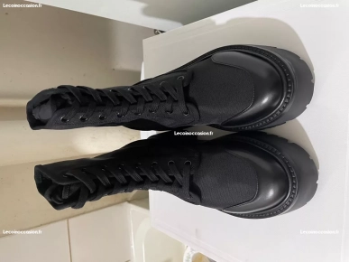 bottes femme tailles 38 noirs neufs dans la boîte Céline Paris